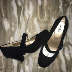 Cute East 5th suede strapped heels (size 7.5)